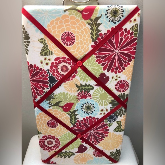 Retro Floral Padded Inspirational Display Bulletin Board - Picture 2 of 9